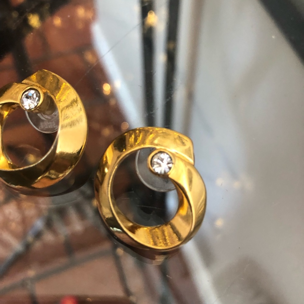 Ear Rings - Picture 3 of 3